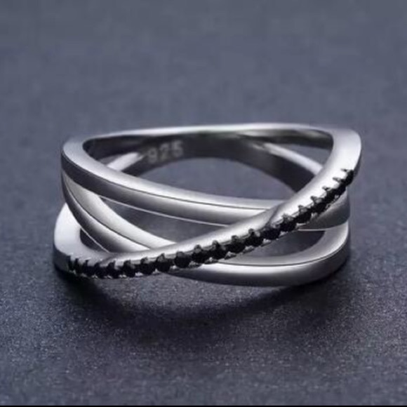 Natural Black Spinel & Sterling Silver Ring - Picture 3 of 4